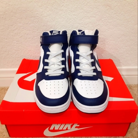 Nike - Picture 2 of 4